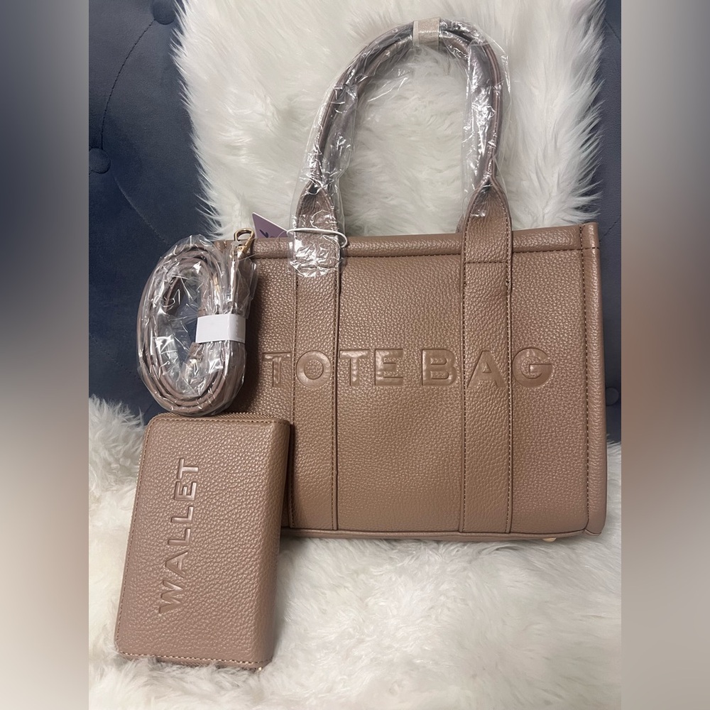 Elegant Tan Tote Bag with Wallet